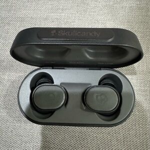 Skullcandy True Wireless Earbuds Charging Case - Black
